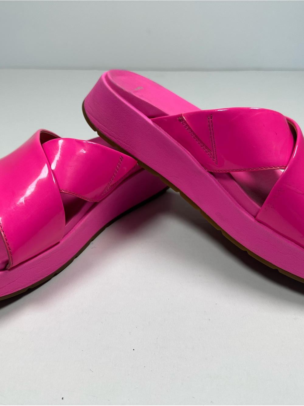 UGG Women’s Bright Pink Cross-Strap Platform Slide Sandals